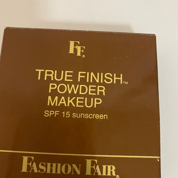 Fashion fair True finish powder make up SP 15 sunscreen. FF4 - Picture 3 of 5